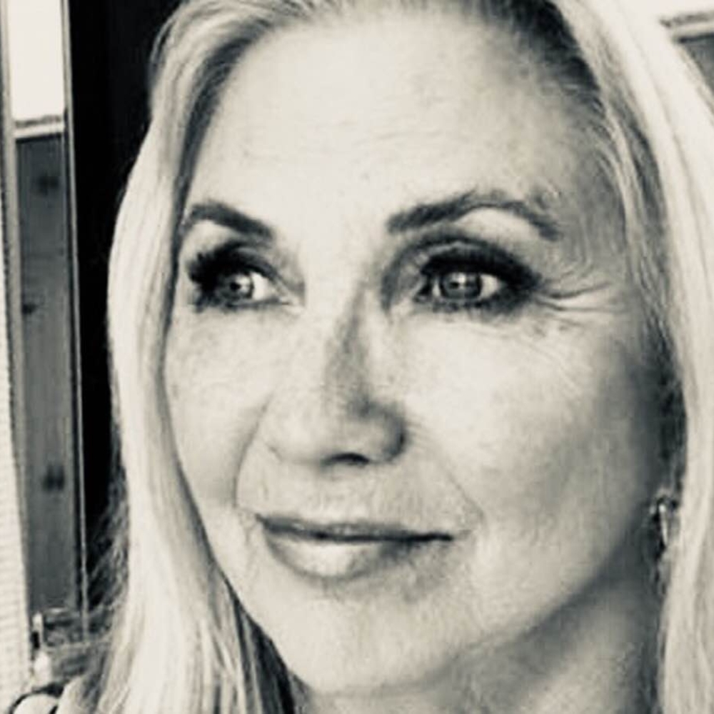 Meet your Posher, Lois